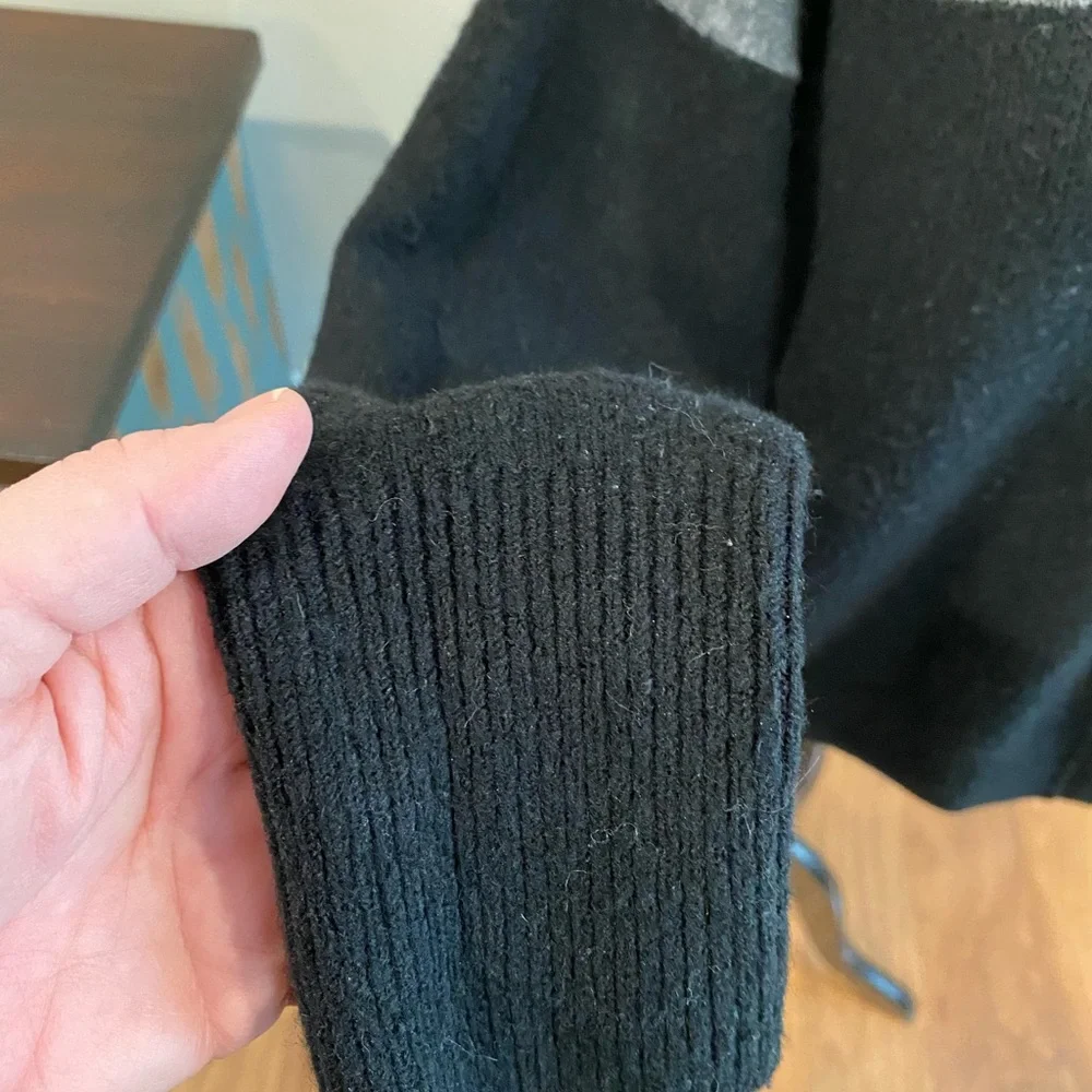Vince Camuto Two-Tone Gray and Black Crewneck Sweater